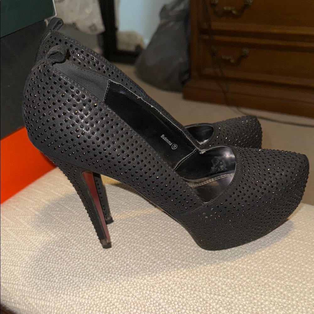 Elegant Black Women's Heels - Picture 3 of 4